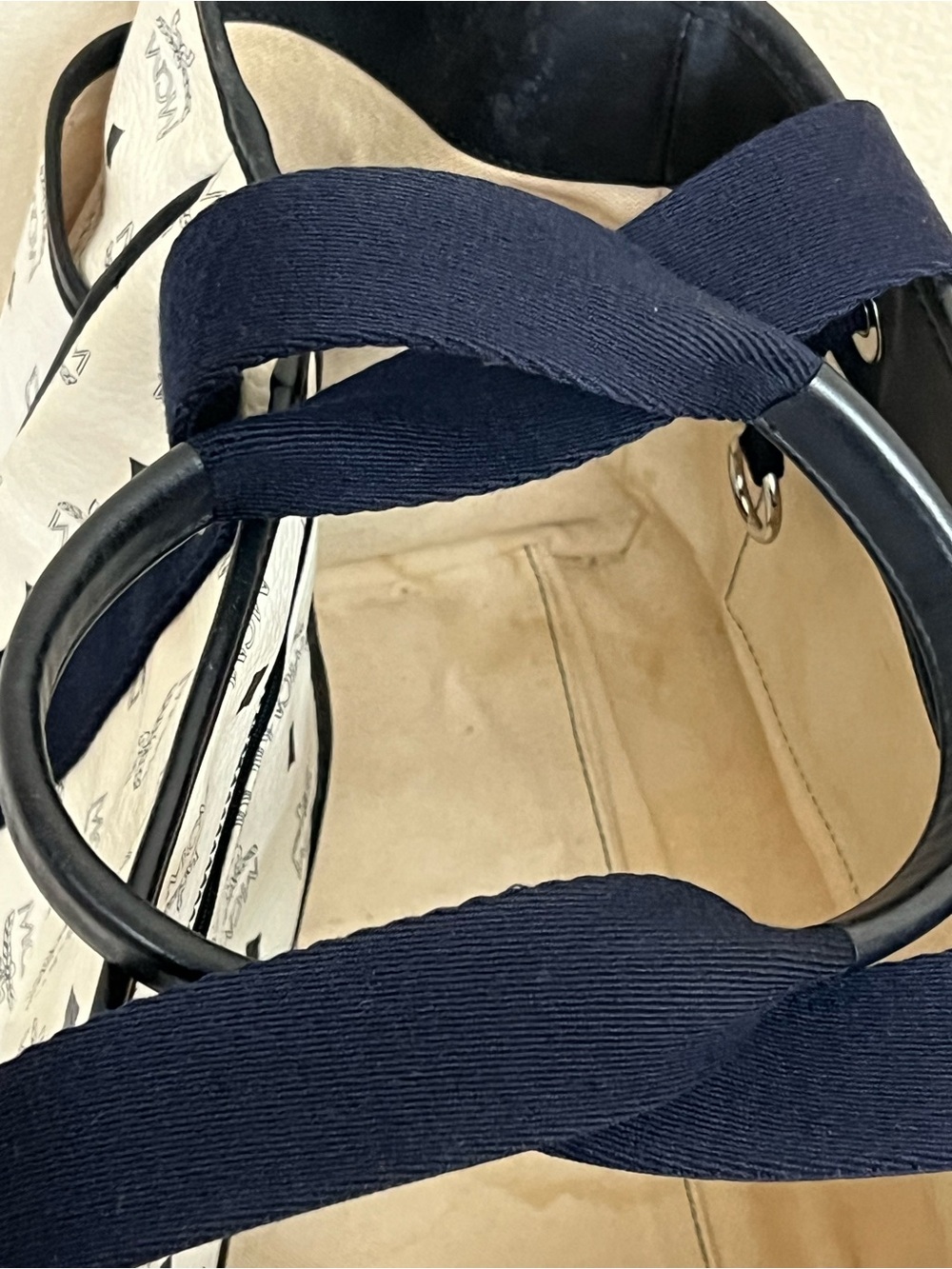 AUTH MCM WHITE TOTE - Picture 16 of 16